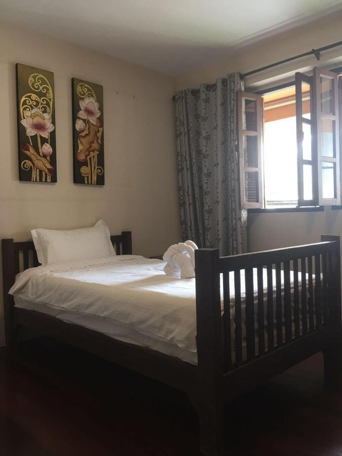 Relax@Wualai Hotel Chiang Mai Bagian luar foto